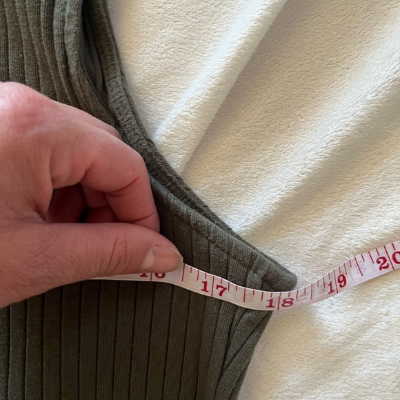 Heart Hips Green Ribbed Crop Tank Top - Picture 3 of 3